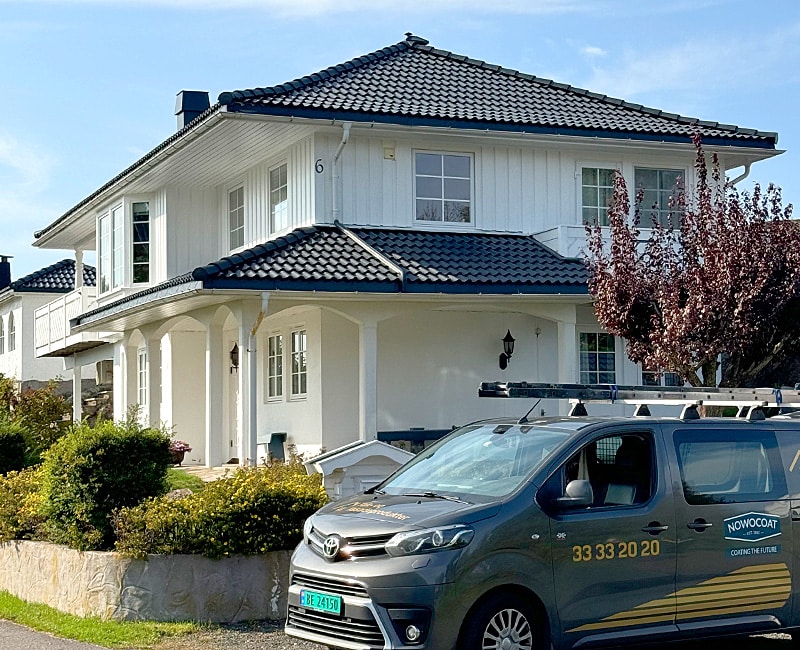 Eksempel på takstein før takvask, maling av takstein og takfornying