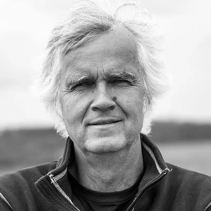 Takbehandling AS er en familiebedrift med lang erfaring innen takfornying. Vi leverer trygge prosesser, grundig arbeid og dokumenterte resultater for norske tak.