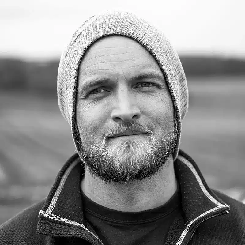 Grundig vask og profesjonell maling av takstein beskytter mot slitasje, gir fornyet utseende og forlenger takets levetid med kvalitetsprodukter fra NowoCoat.